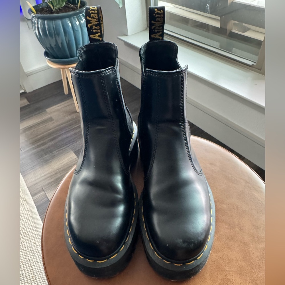 SALE*Dr. Martens Black Leather Platform Chelsea Boots size 6 US (Women) 5 US (M) - Picture 6 of 7